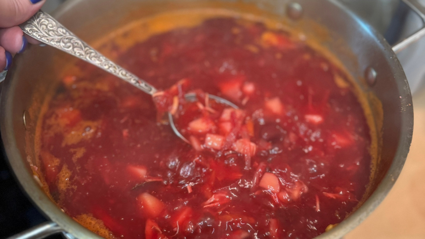 Думала без мяса будет пусто, а вышел лучший борщ: делюсь своим способом, чтобы бульон выглядел словно рубин