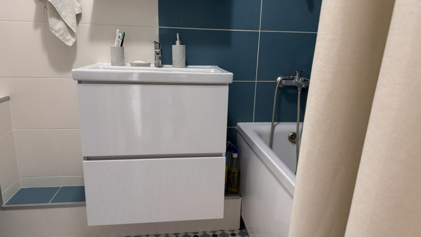 Тумбы в ванной уходят в прошлое: что выбирают вместо них — удобнее и аккуратнее