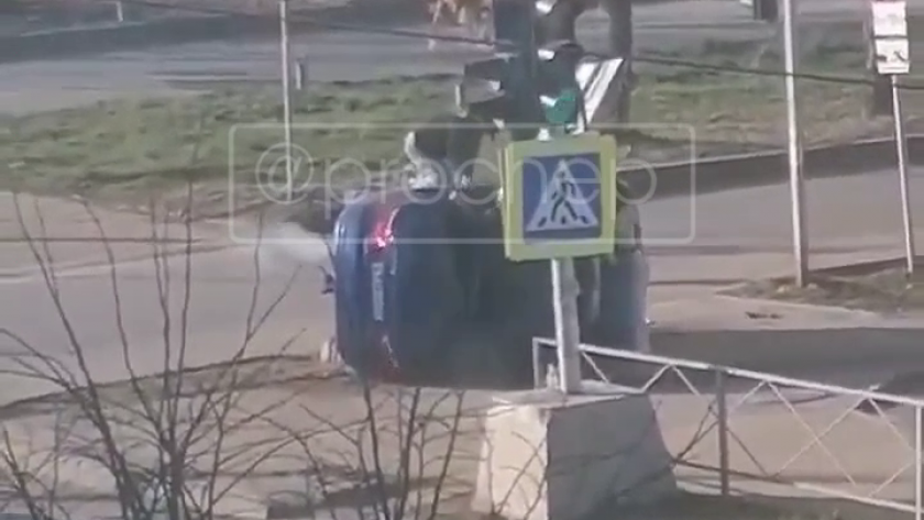 "Из машины вывалились пьяные пассажиры": очевидцы о перевернувшейся "Ладе" на Луначарского 