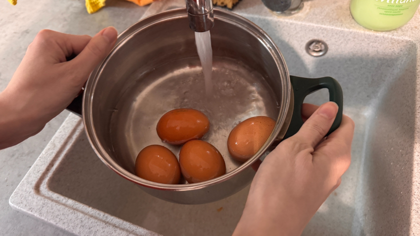 Нужно ли мыть куриные яйца: ошибка, которую делает почти каждый на кухне