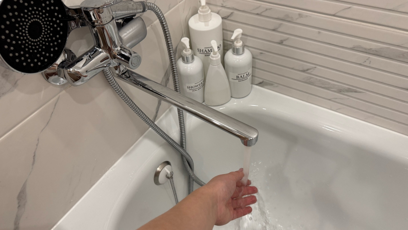 Забудьте про пластиковый уголок: как сделать стык ванны аккуратным и без плесени - крутой лайфхак от мастеров