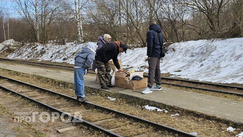 "Закупаемся хлебом и мясом": как жители Каринторфа готовятся к изоляции микрорайона на время паводка
