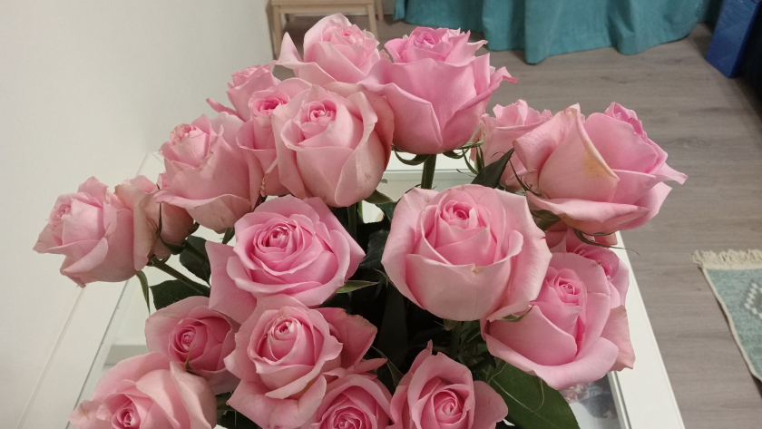 Надо ли снимать упаковку с букета — флористы раскрыли секрет, о котором молчат продавцы цветов