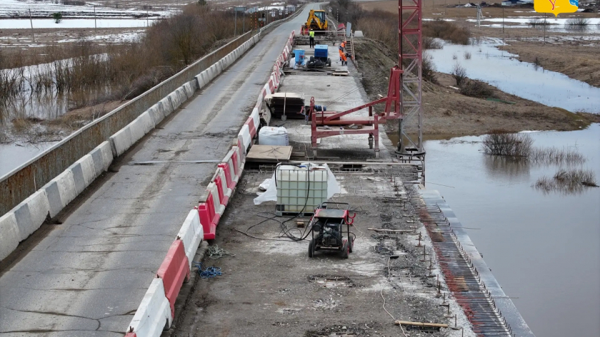 Ремонт моста через реку Немда продолжается в Кировской области
