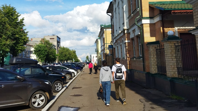 Май — месяц, когда чувства расцветают пышным цветом: активные свидания для Овнов, уют для Раков, приключения для Стрельцов