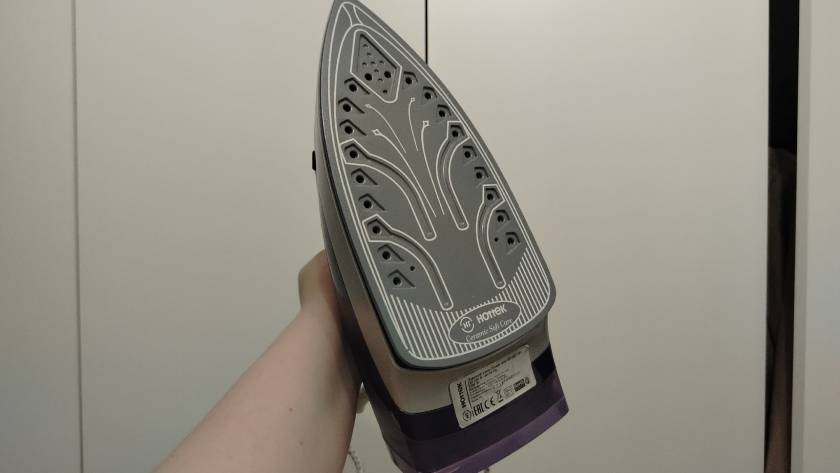 Утюг начал пачкать одежду и плохо скользит? Есть простой способ убрать нагар всего за 5 минут