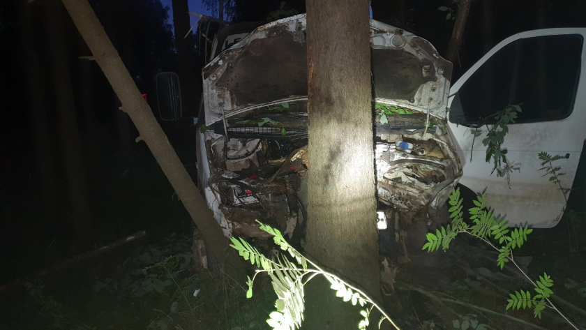 Сотрудники МЧС деблокировали пострадавшего из машины в Верхошижемском районе