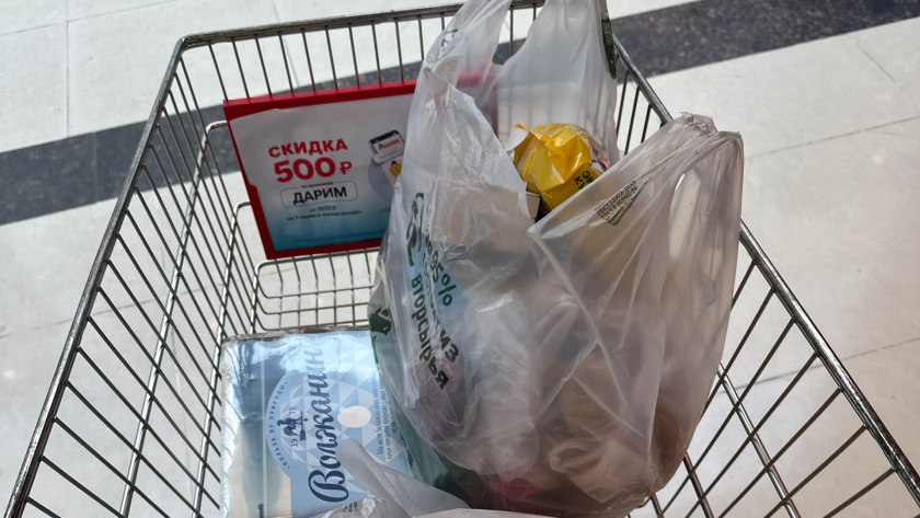 Тёща и жена научили меня открывать пакеты в магазине: 2 простых способа без нервов и очередей