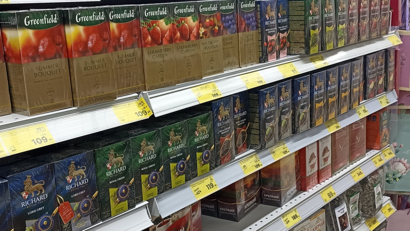 Перепробовала чайные бутики, отдавала по 1000 за пачку — а секрет оказался на полке в «Магните»: 125 граммов нормального цейлона без шелухи