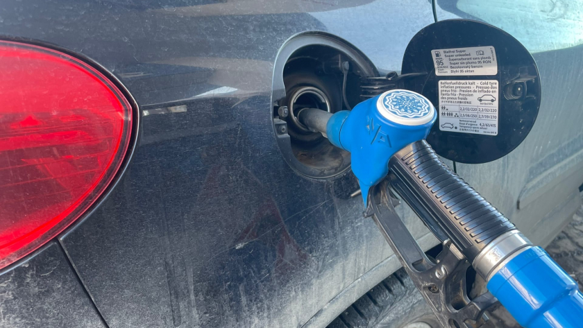 92-й против 100-го на одном баке: считаю рубли на 100 км. Результат — неочевидный