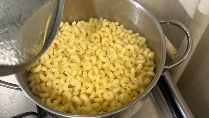 Никогда не варила макароны так — а теперь только так: делюсь лайфхаком, который экономит 500 рублей за ужин