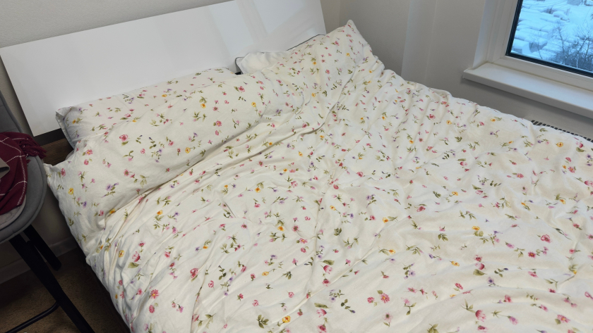 Как хранить постельное бельё, чтобы оно не воняло затхлостью, служило десятилетиями и не выцветало: полное руководство