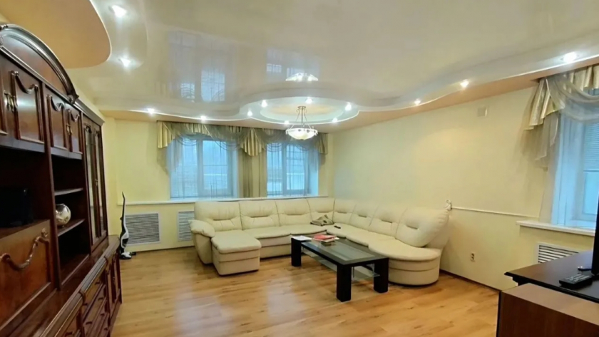 В центре Кирово-Чепецка продается коттедж с сауной и спортзалом за 16 млн рублей