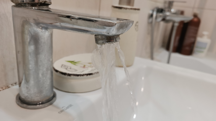 Кипяток, вантуз или все-таки сода с уксусом: как за 15 минут убрать засор и не платить мастеру