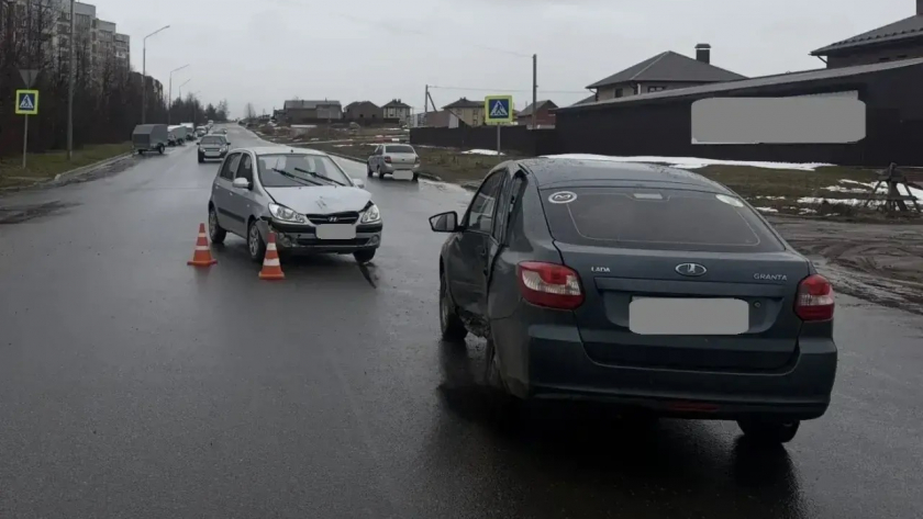 Три женщины угодили в жесткую аварию на перекрестке в Кирово-Чепецке