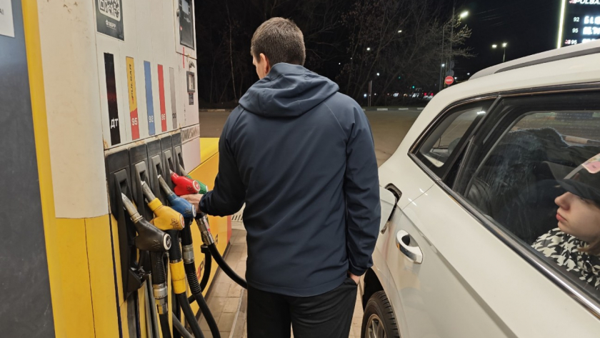 Нажимаю одну кнопку на заправке - и вливаю больше бензина за те же деньги. На заметку каждому водителю 