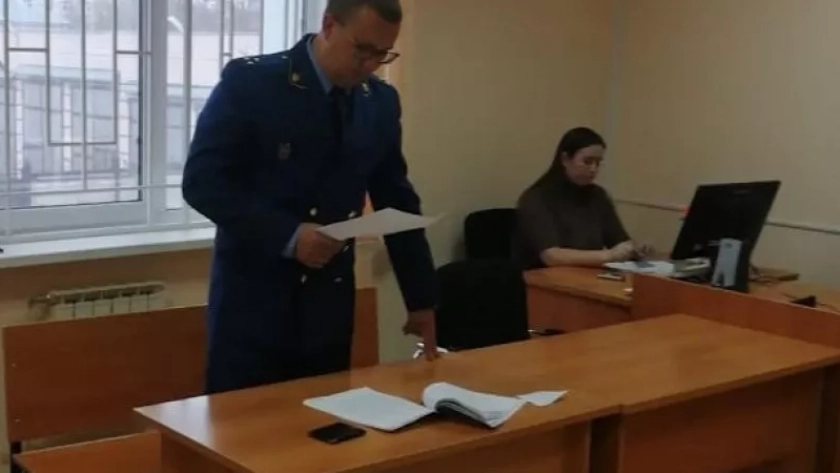 18-летнему курьеру-аферисту вынесут приговор за обман чепчанина