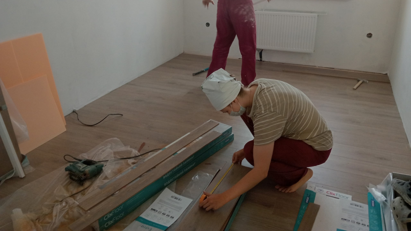 Не повторяйте ошибок 90% новичков: как уложить кварцвинил, чтобы он прослужил 25 лет — гид с лайфхаками