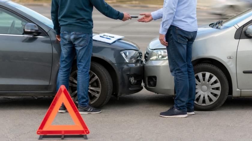 Расписка после мелкого ДТП может навредить сильнее протокола: чем опасна привычка «быстро договориться на месте»