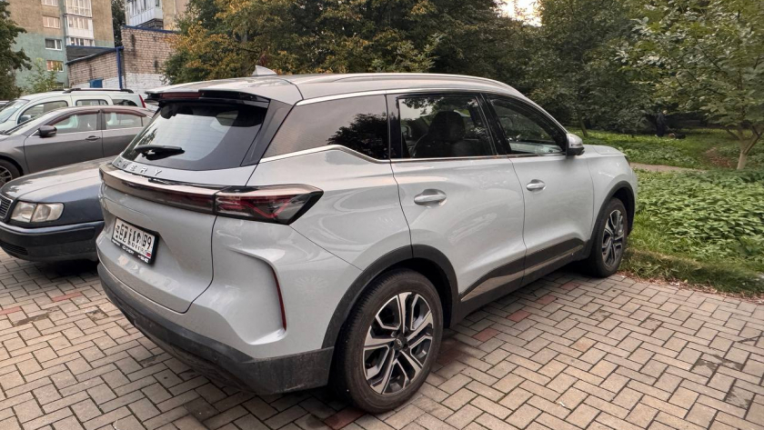 Почему почти во всех китайских авто есть панорамная крыша: 4 реальные причины — от семейных традиций до дешёвого стекла