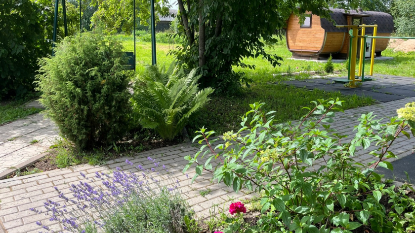 Накрыл, снял и пожалел: оказывается, нельзя укрывать геотекстилем землю от сорняков. Вот в чем дело  