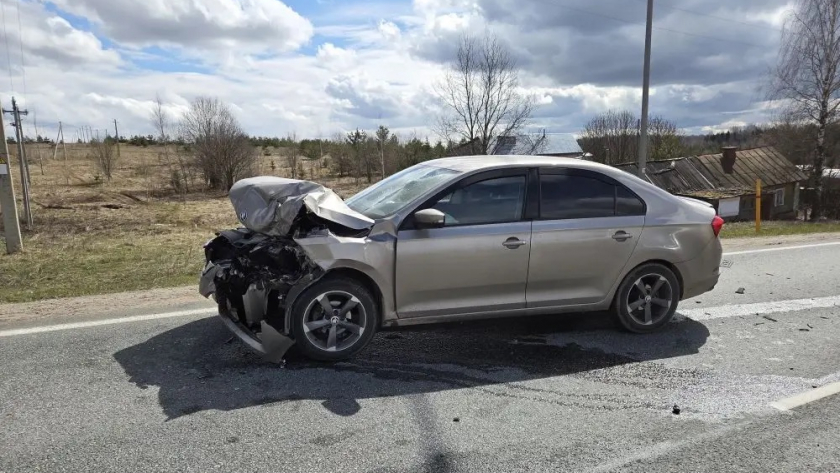 Движение по трассе под Кировом ограничили из-за четверной аварии с большегрузами