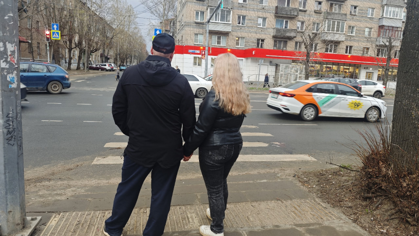 Кто первым здоровается по этикету: 8 правил, которые спасут от неловкости (от рукопожатия до поцелуя руки)