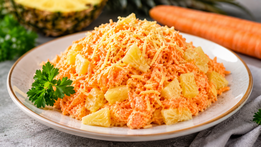 Морковь, ананас и сыр: салат, который съедают первым на любом столе — секрет идеального баланса сладости, остроты и солёности