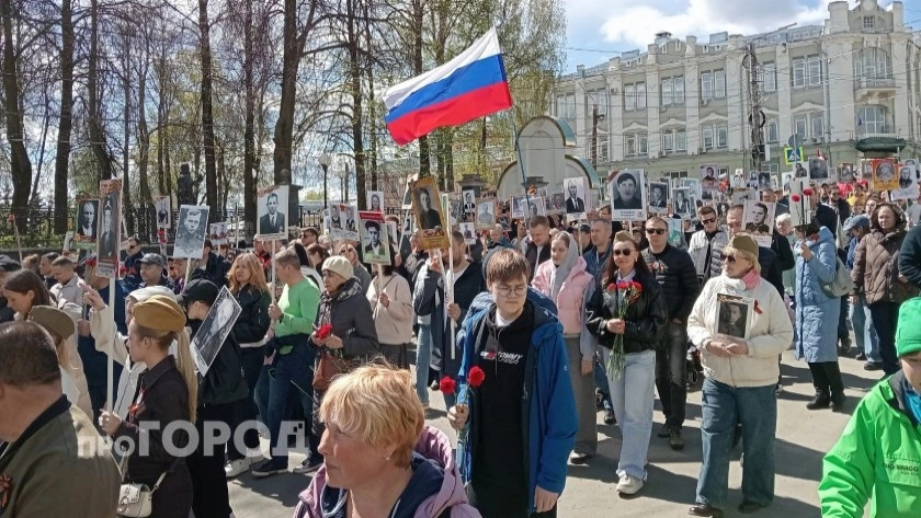В Кирове шествие "Бессмертного полка" собрало около 12 тысяч человек