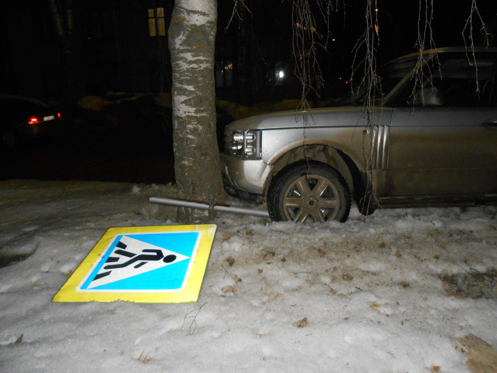 В Чепецке «девятка» столкнулась с Land Rover