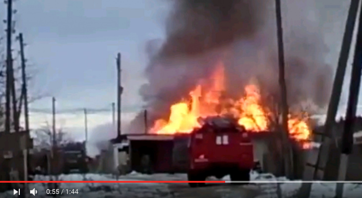 В Чепецком районе сгорел жилой дом: соседей разбудили громкие хлопки