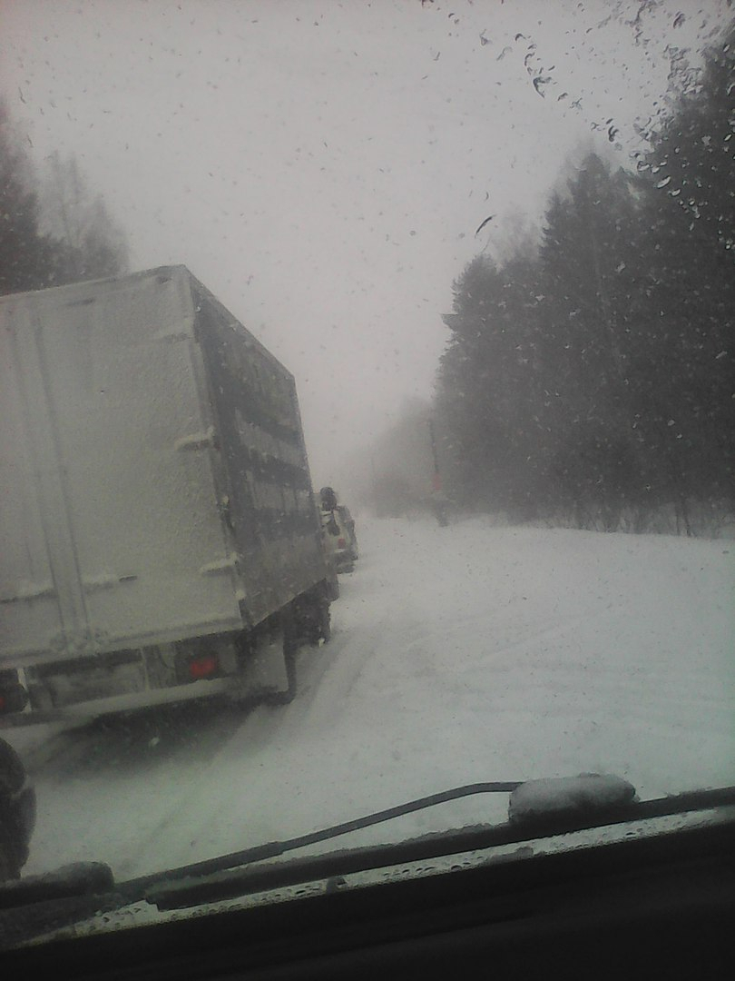 По дороге из Кирова в Чепецк образовалась многокилометровая пробка