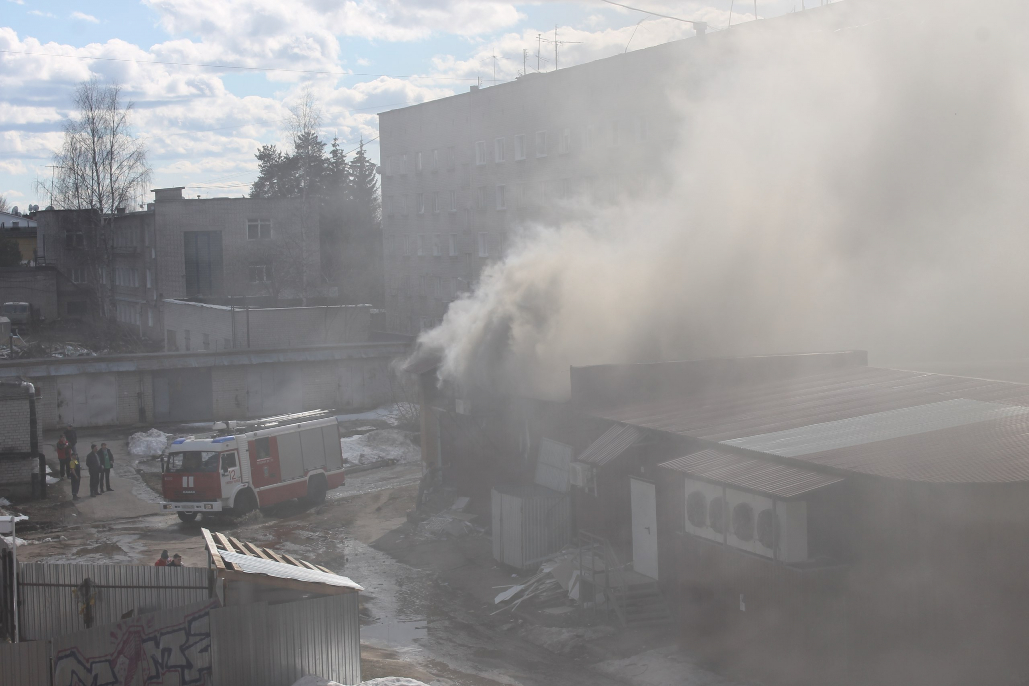В Кирово-Чепецке произошел пожар в супермаркете: всех эвакуируют