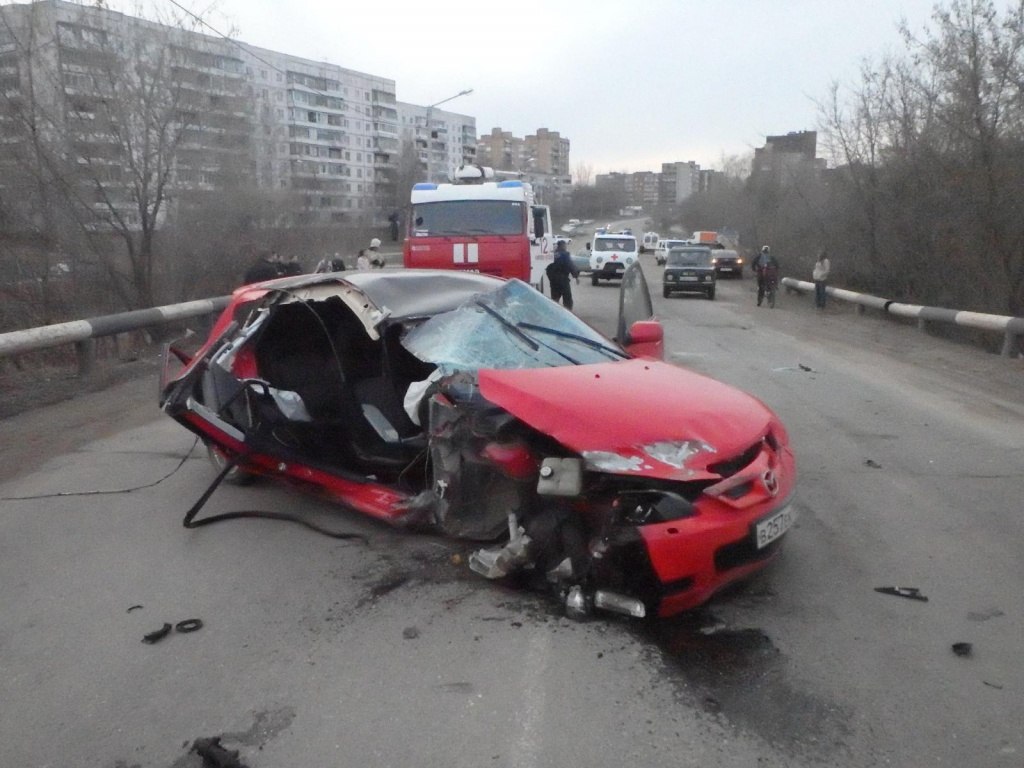 В Чепецке "Mazda" врезалась в ограждение: появилась новая информация о ДТП