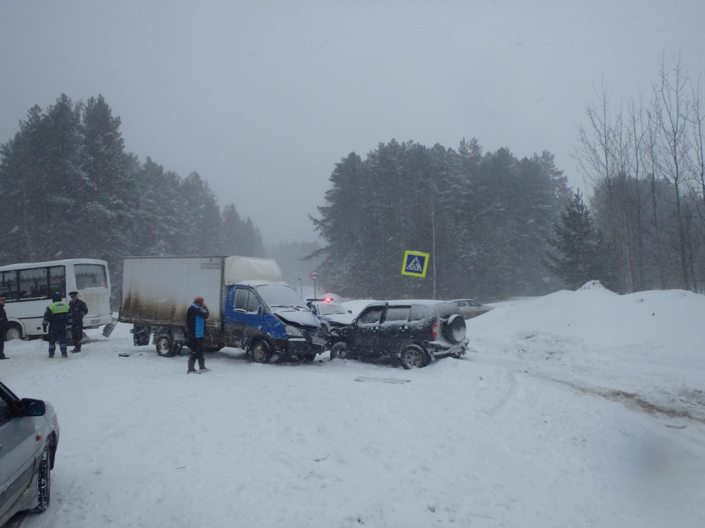 В Чепецке ищут очевидцев массовой аварии, произошедшей в сильный снегопад