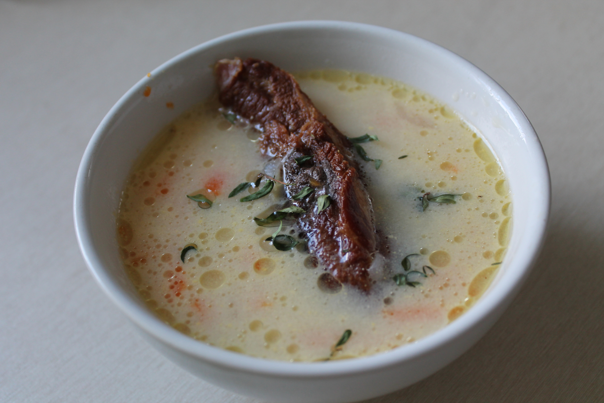 Сытный обед: суп сырный с копченостями