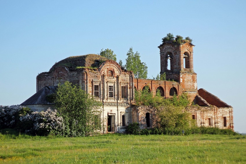 5 самых красивых заброшенных церквей Кировской области