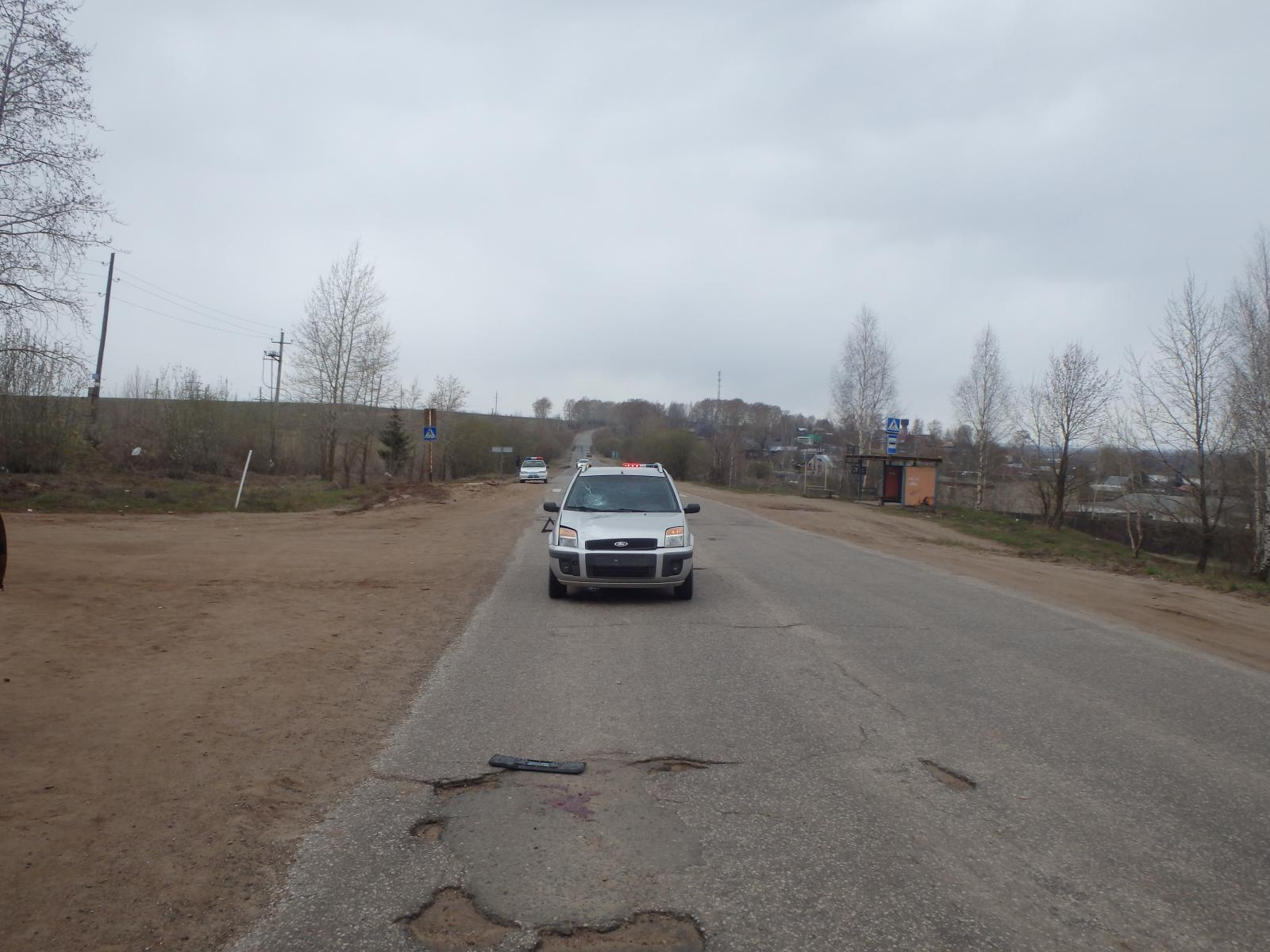 В Чепецком районе водитель сбил женщину: пострадавшую увезли в больницу