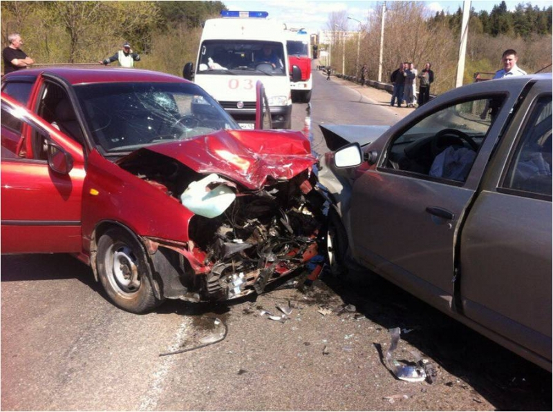 В Чепецке два авто столкнулись на путепроводе: подробная информация о ДТП
