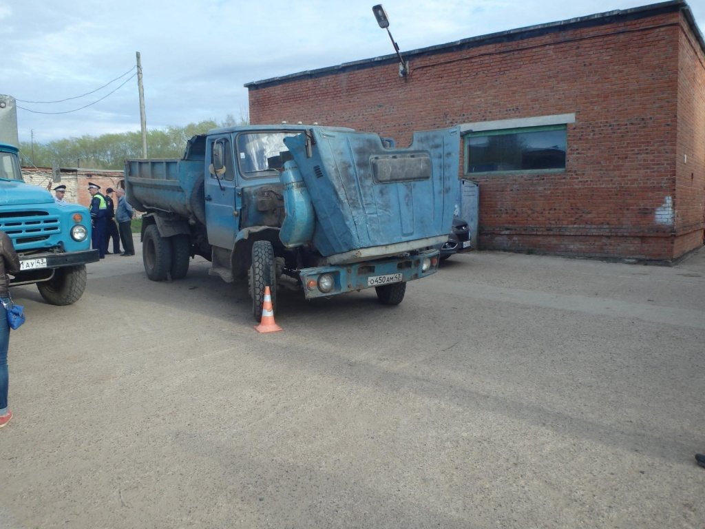 В Кирово-Чепецке грузовик без водителя сбил мужчину