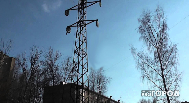 В Кирове парень получил сильные ожоги после падения на линию электропередач