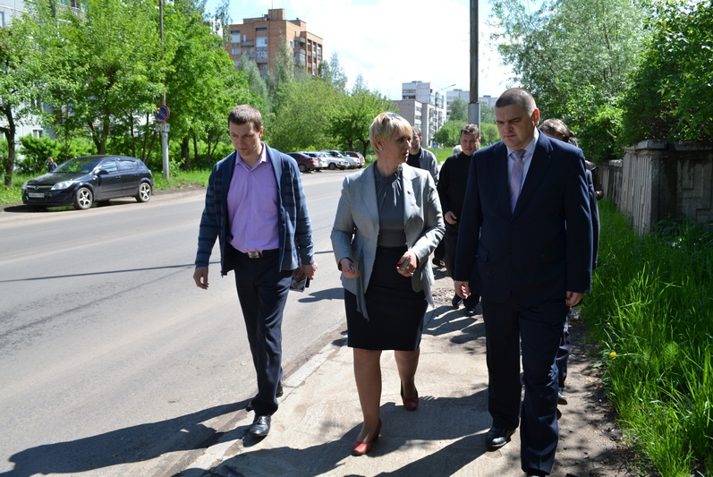 В Чепецке глава мэрии и представители ОНФ проверили качество ремонта дорог