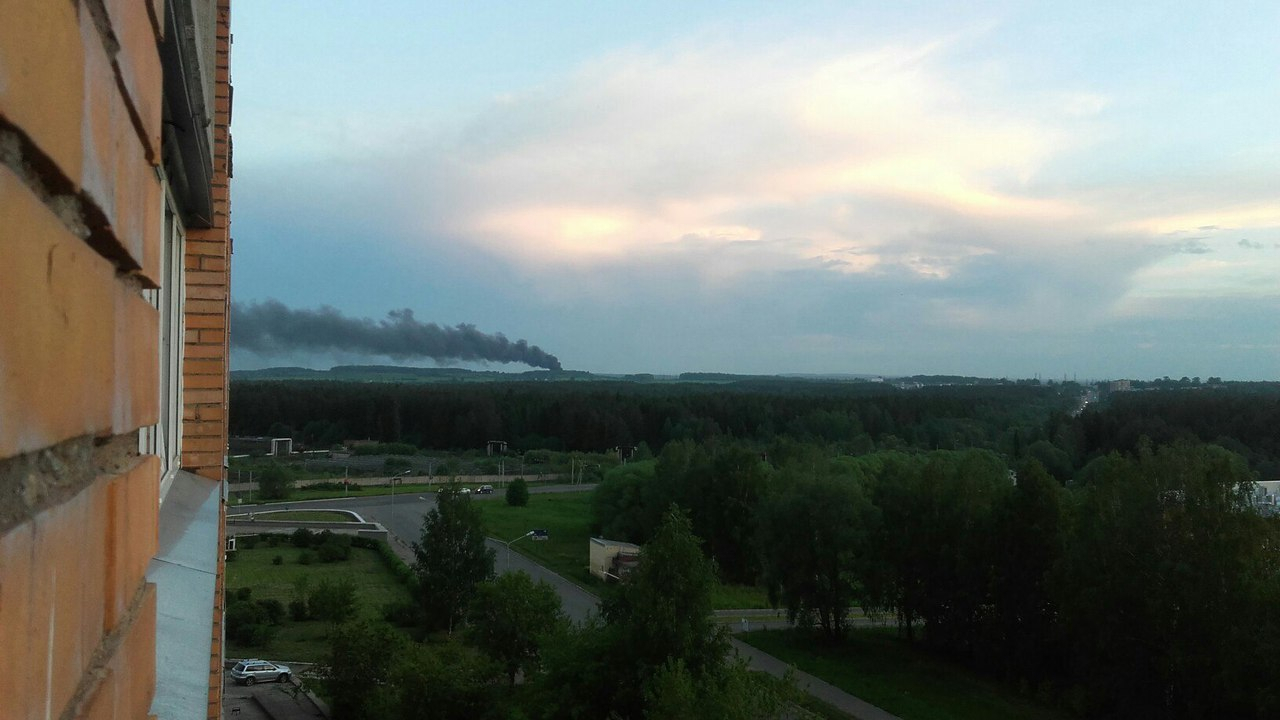 Столб черного дыма напугал жителей Чепецкого района