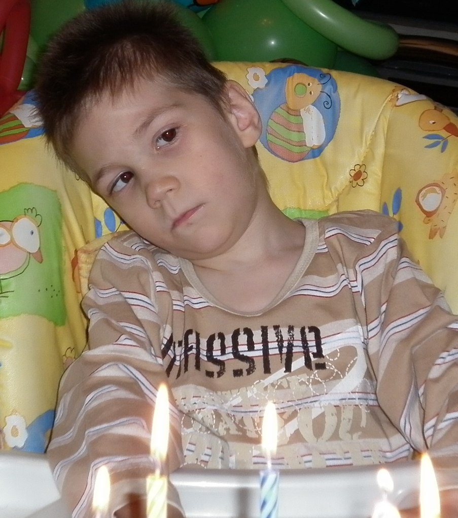 10-летний Арсений из Кирова мечтает научиться ходить и говорить