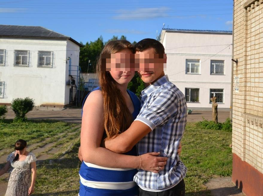 В Кировской области в страшной аварии разбилась молодая пара