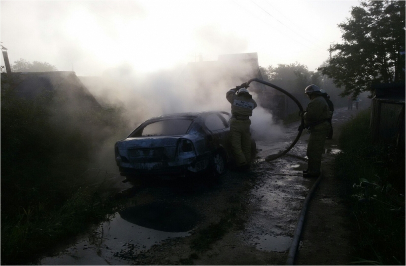 В Кирово-Чепецке во время движения загорелся автомобиль