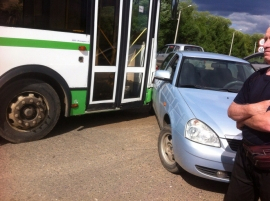 В Кирово-Чепецке автобус столкнулся с легковушкой