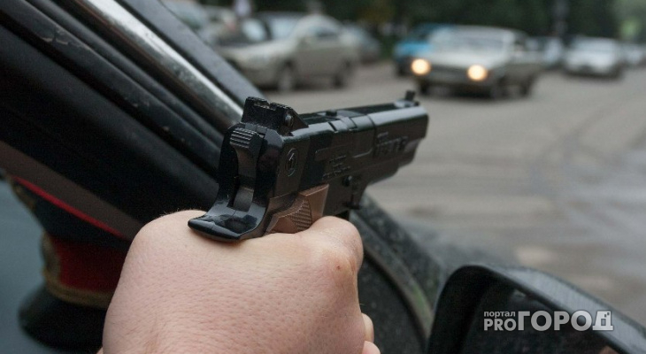 В Чепецком районе пьяного водителя остановили выстрелами по авто