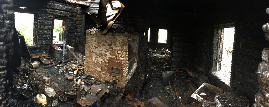 Стало известно, кто спас женщину из горящего дома в Кирово-Чепецком районе