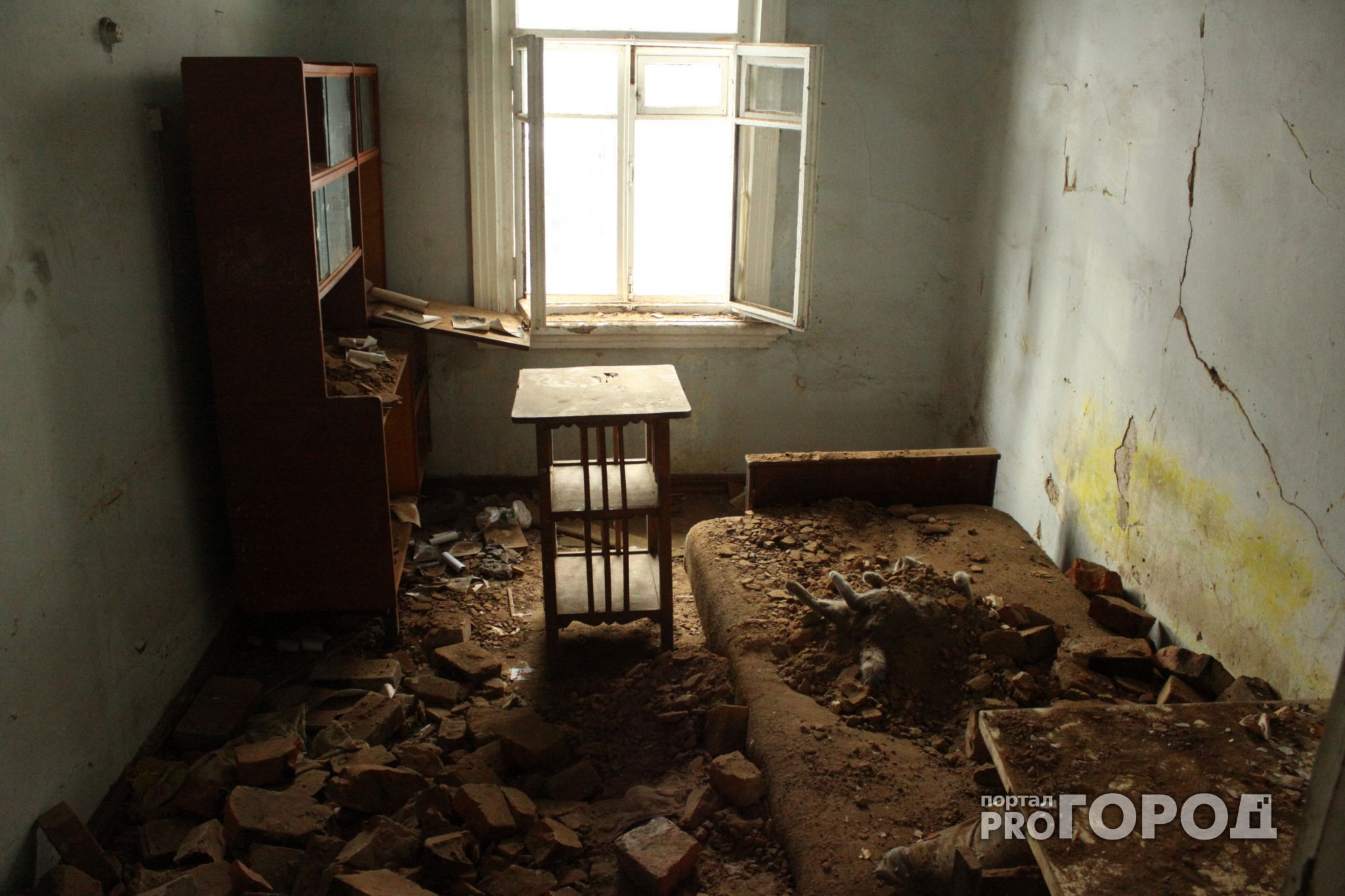 В Кировской области 15-летняя девушка упала с 5 этажа заброшенного дома